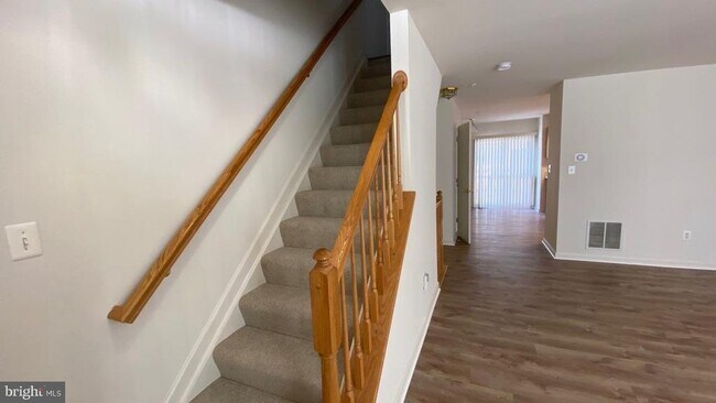 Building Photo - 6607 Fable Ct