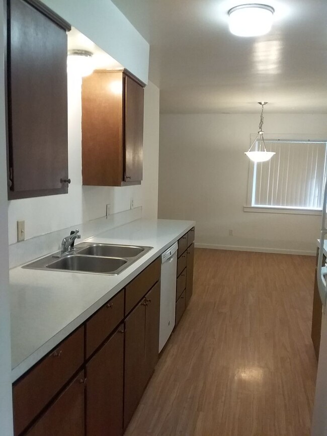 Building Photo - Recently Updated Home