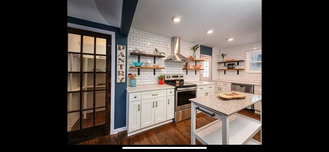 Building Photo - 16823 Northview Dr