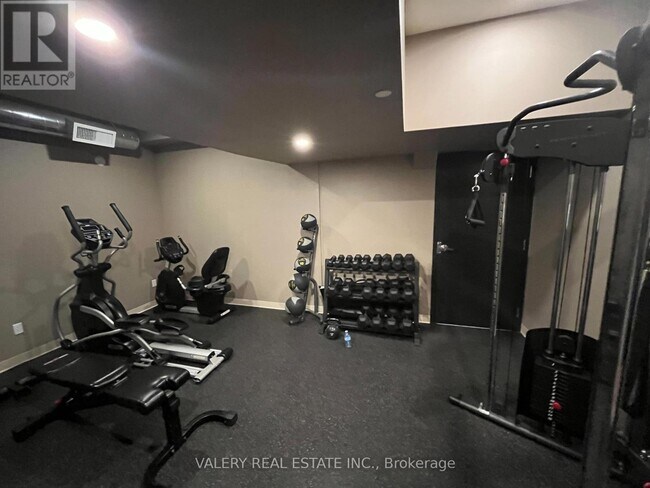 Building Photo - 690 King St W