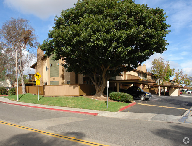 Building Photo - Westlake Gardens