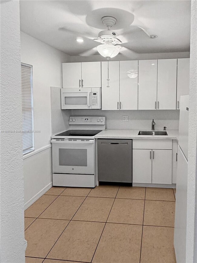 Building Photo - 7897 Golf Cir Dr