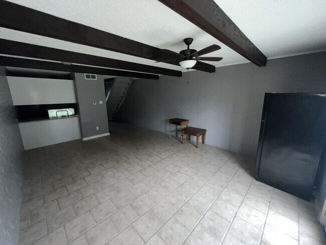 Foto del edificio - Newly renovated! 2 bedroom 1 bath townhous...