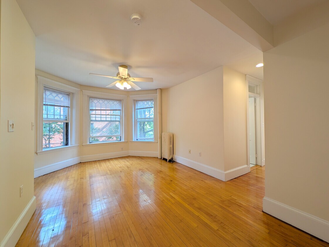 Foto principal - 331 Harvard St