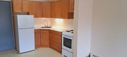 Building Photo - 13516-102 102 St NW