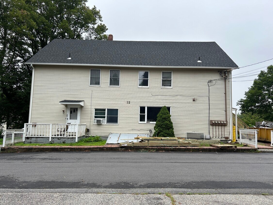 12 Aspinook St Unit B, Griswold, CT 06351 Room for Rent in Griswold, CT