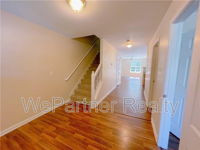 Building Photo - 6334 Hickory Ln Cir
