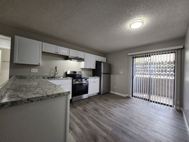 Building Photo - 2922 Straus Ln