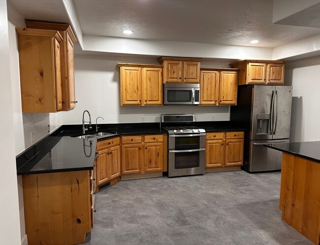 Building Photo - 9476 N Timpanogos Cv