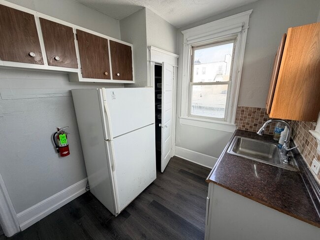 Building Photo - 705 Brinley Ave