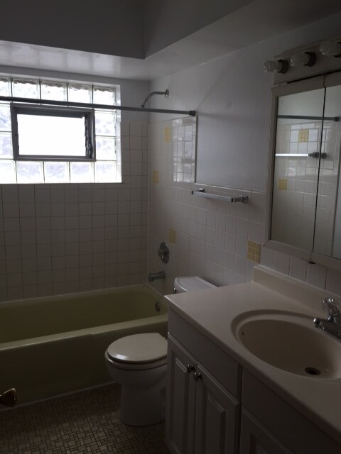 Primary Photo - 2830 N Natoma Ave