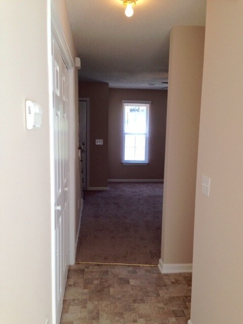 Building Photo - 2br Townhome Aaron Pl, Concord NC $800