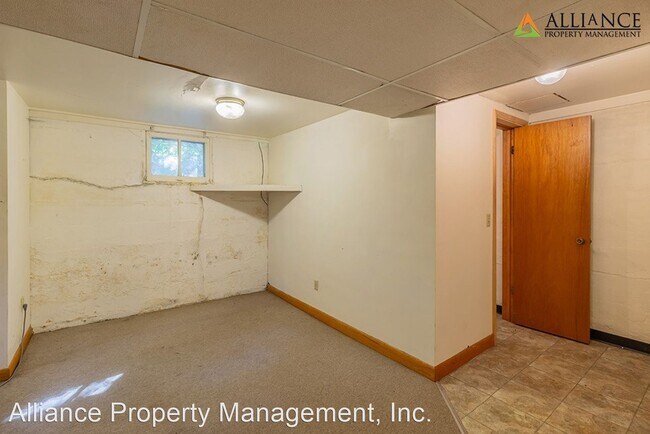 Building Photo - 4 br, 2 bath House - 512 Denison Ave 512 D...