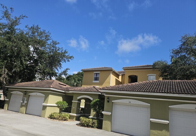 Foto del edificio - 5050 Fairways Cir