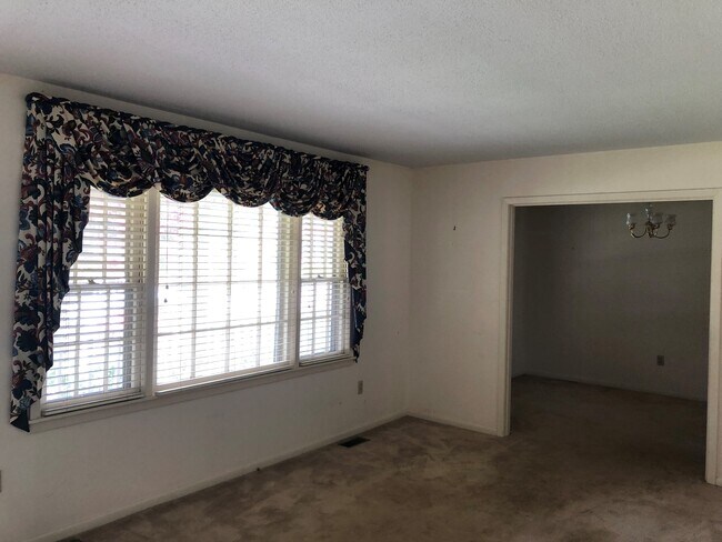 Living/Dining Rm Combo - 14 Coatsland Dr