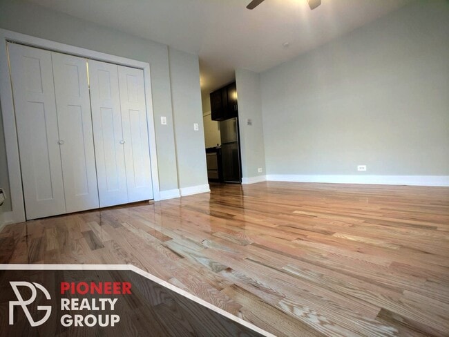 Building Photo - 813 W Cornelia Ave