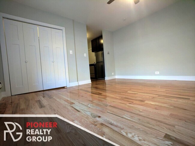 Foto del edificio - 813 W Cornelia Ave