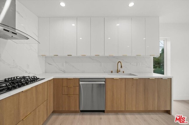 Building Photo - 4922 S Centinela Ave