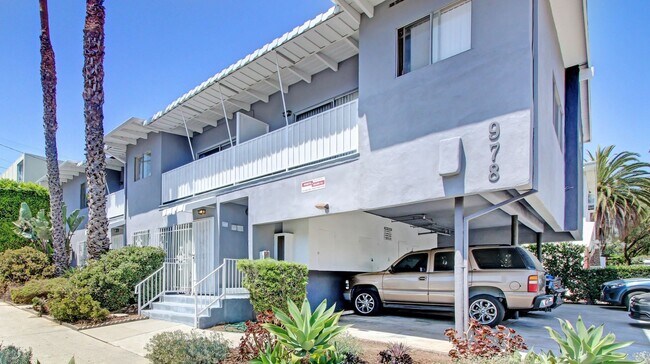Building Photo - 978 Barrington - steps to San Vicente in p...