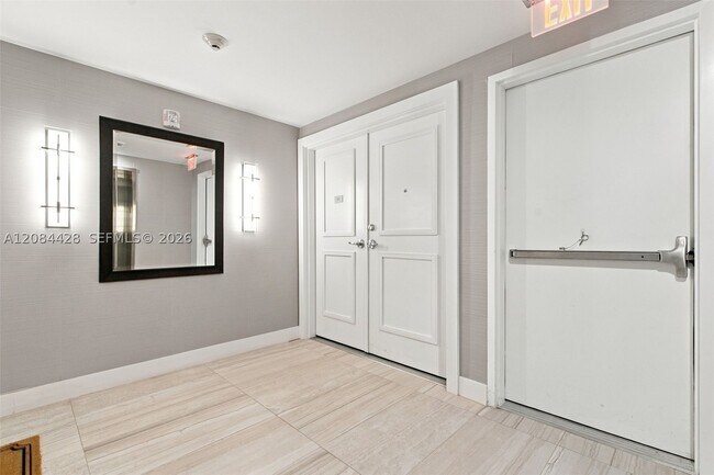 Foto del edificio - 730 N Ocean Blvd