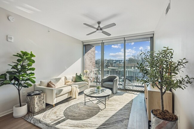 Building Photo - Vertis Green Hills