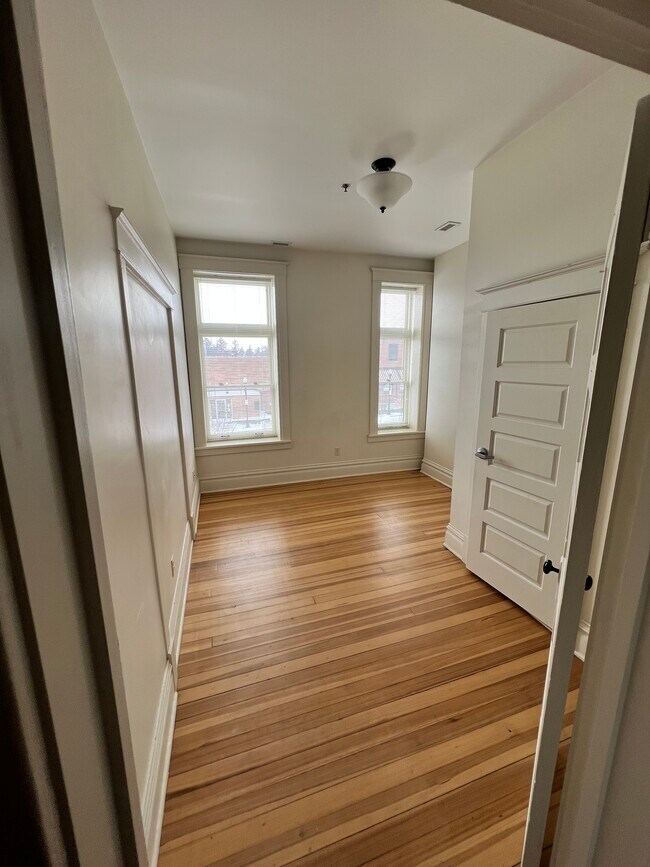 201 habitaciones 1 - 131 S Vine St