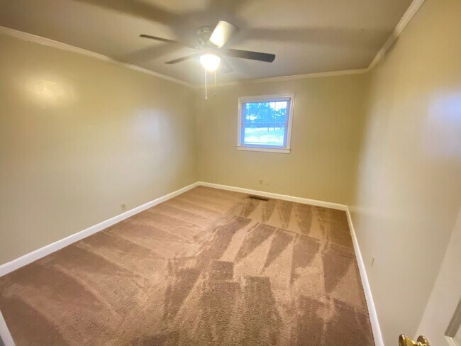 Building Photo - 1bed/1ba duplex downtown Landis very Nice ...