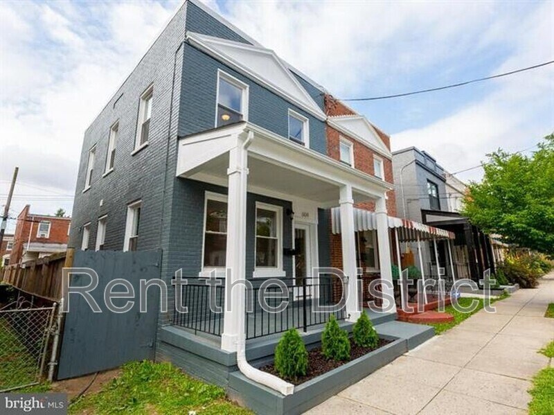 Primary Photo - 604 Roxboro Pl NW