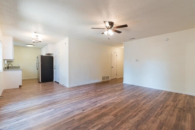 Foto del edificio - 12927 Spring Branch Dr