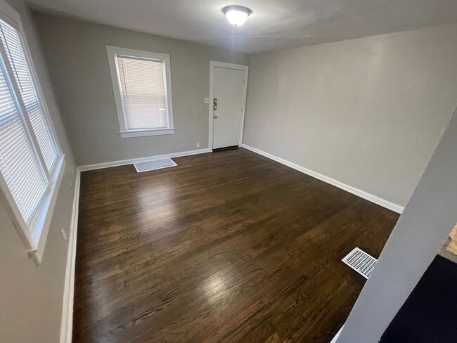 Building Photo - South Broad Ripple Two Bedroom Bungalow