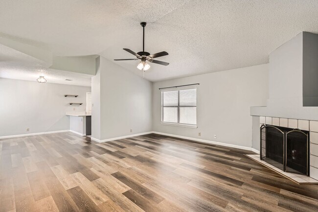 Foto del edificio - Ready for Move In!