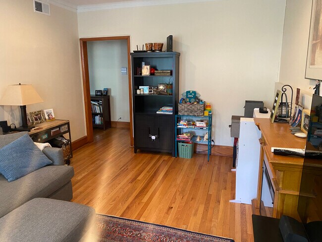 Building Photo - 2865 W Dickens Ave