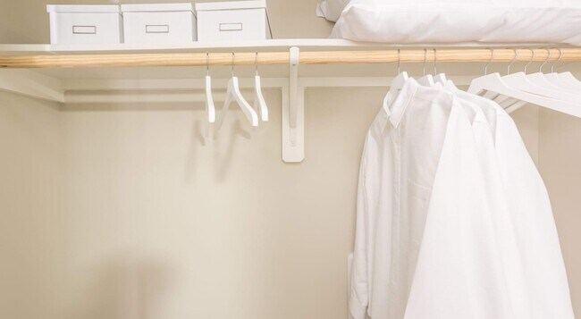 Foto del edificio - Studio Steal: Reduced Rates + 1 Month Free!