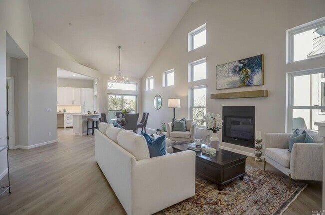 Foto del edificio - Beautiful Fountaingrove Home - includes: w...