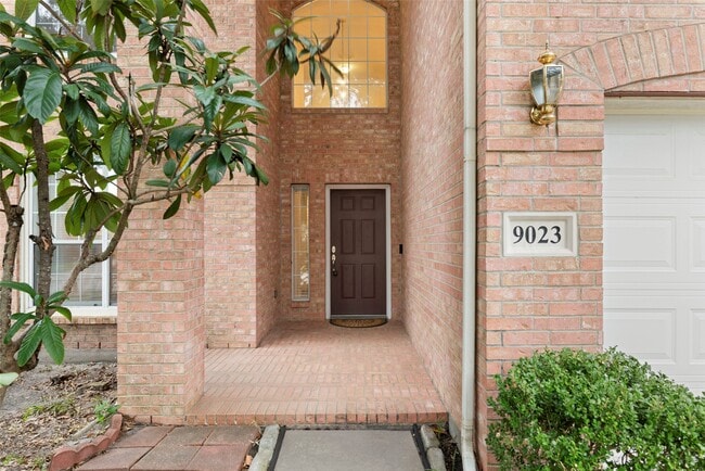 Foto del edificio - 9023 Eaglecove Dr