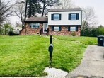 Foto principal - Very Spacious 3bdrm/1.5bath Tri-level Loca...