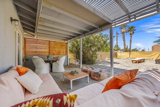 Foto del edificio - 13215 Deodar Ave