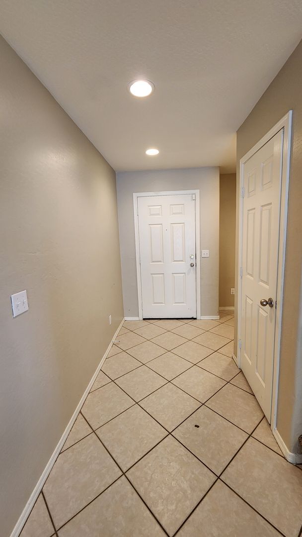 Building Photo - 3 Bed 2 Bath Laveen Home