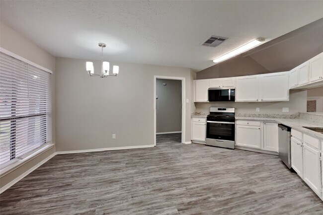 Foto del edificio - 4622 Pecan Grove Dr