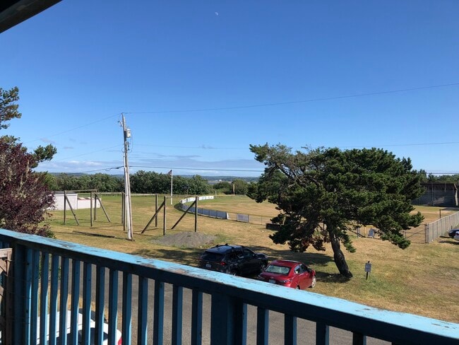 Vista del campo y de la bahía - 200 E Harms Dr