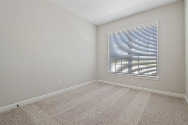 Foto del edificio - 1023 Whispering Winds Dr