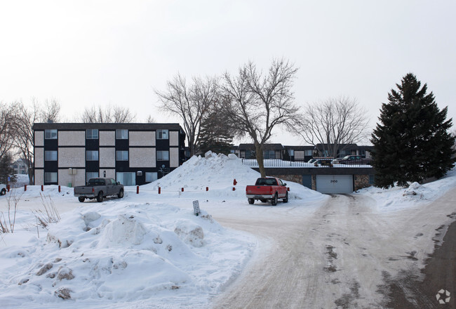 Park Island Apartments - Dockside Apartments on Lake Minnetonka