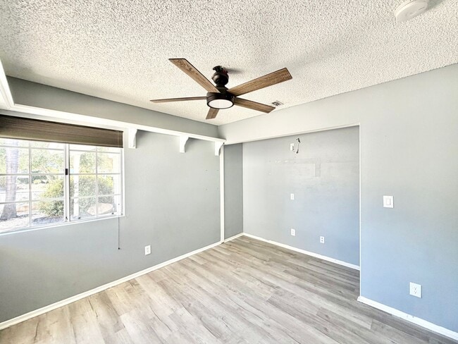 Building Photo - Move-In Ready 3 Bedroom 2 Bathroom Home with Extra Parking & Landscaping Included