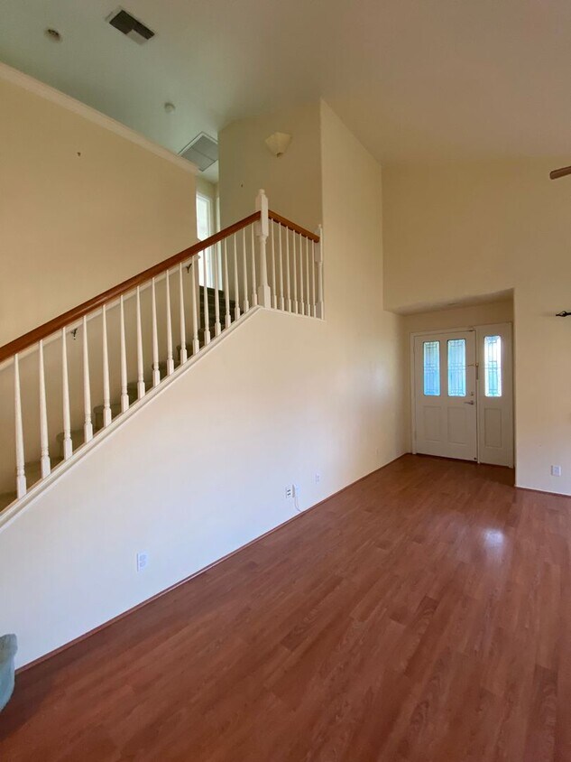 Primary Photo - Kapolei Knolls: 4-bed, 2.5 bath with garag...