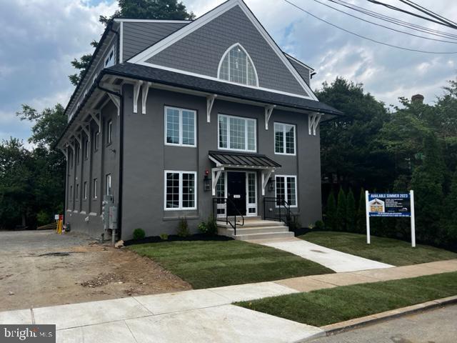 Foto del edificio - 215 E Linden St