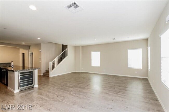 Building Photo - 387 Ambitious St