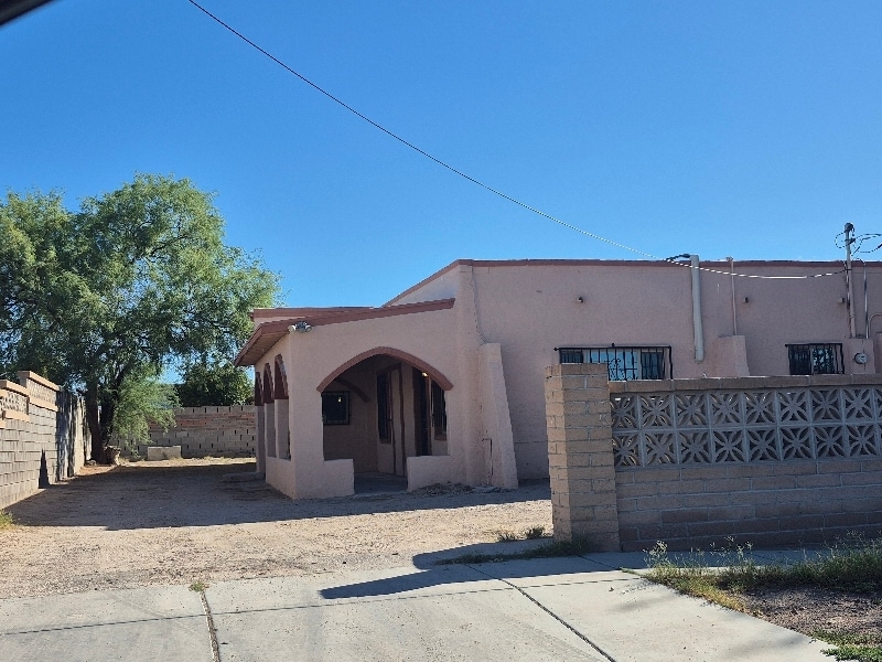 Foto principal - 613 W 41st St