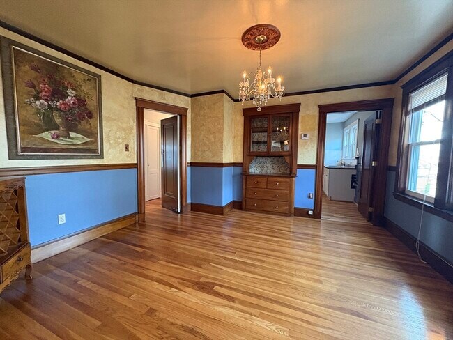 Building Photo - 157 Hillside St