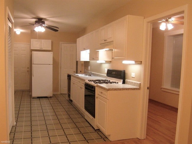 Building Photo - 1 br, 1 bath Duplex - 1433 N Paulina St BR