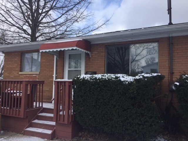 Primary Photo - 1991 Daniels Ave
